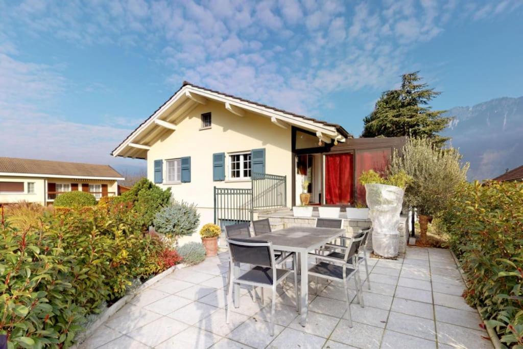 Cheerful Villa With Fireplace, Bath-Tub And Garden Noville Kültér fotó