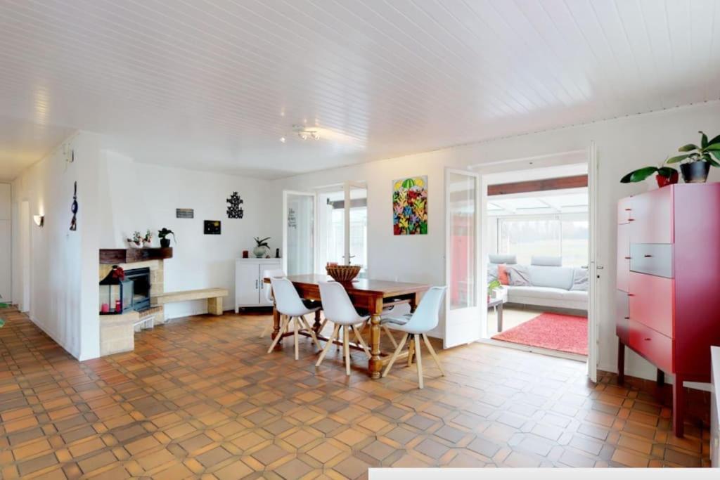 Cheerful Villa With Fireplace, Bath-Tub And Garden Noville Kültér fotó